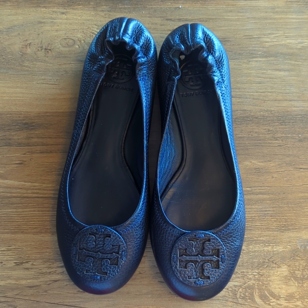 Tory Burch Black Flats with Signature Logo and Classic Design